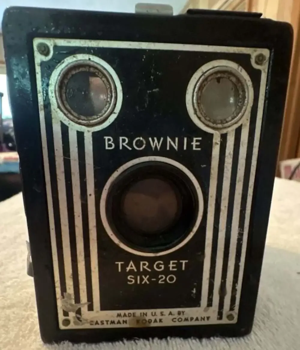 Vintage Kodak Brownie Target Six-20 Box Camera